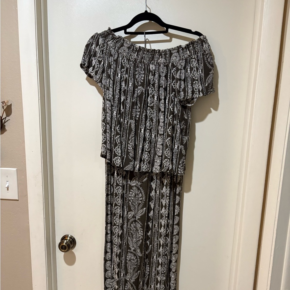 Lightweight Brown and dark cream Off-Shoulder Top and Pants